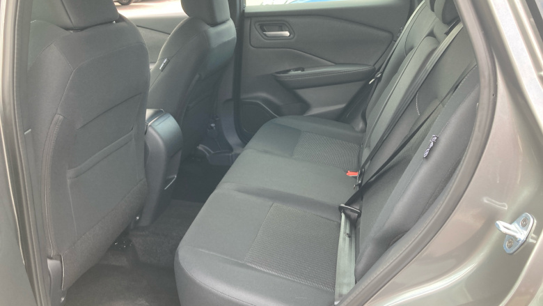 Nissan Qashqai 1.3 DiG-T MH Acenta Premium 5dr Petrol Hatchback